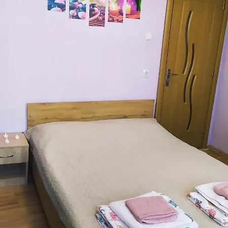 Lovely Center 1bd, 1bt Apartment *
